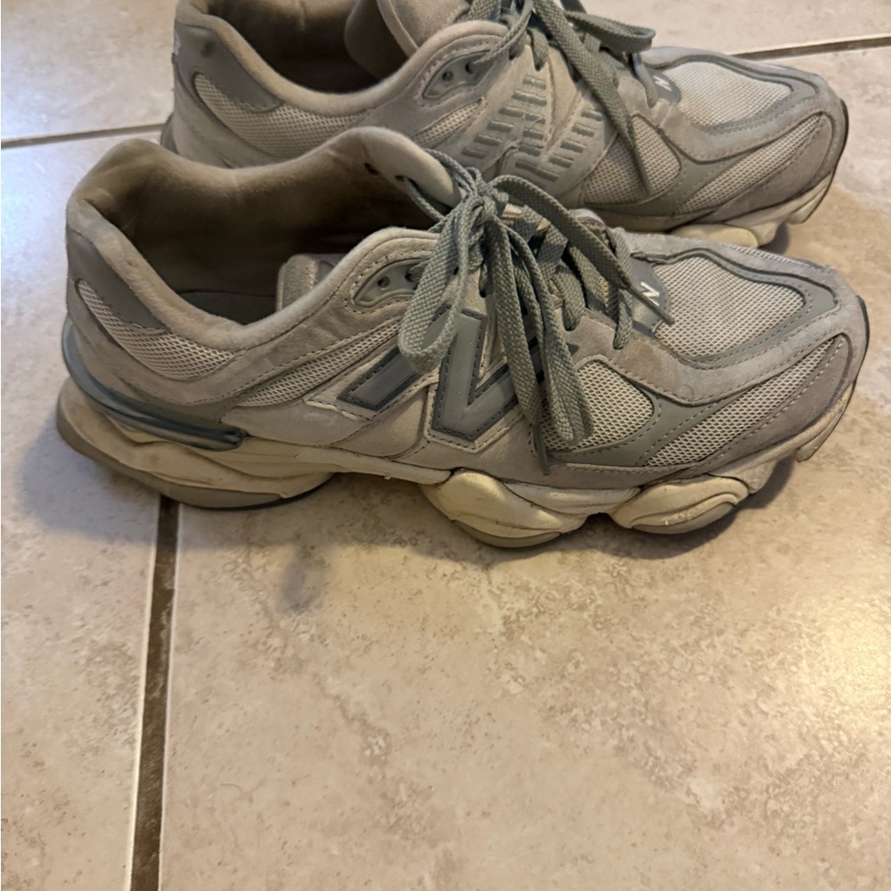 New Balance Women's Gray Athletic Shoes - Picture 6 of 7
